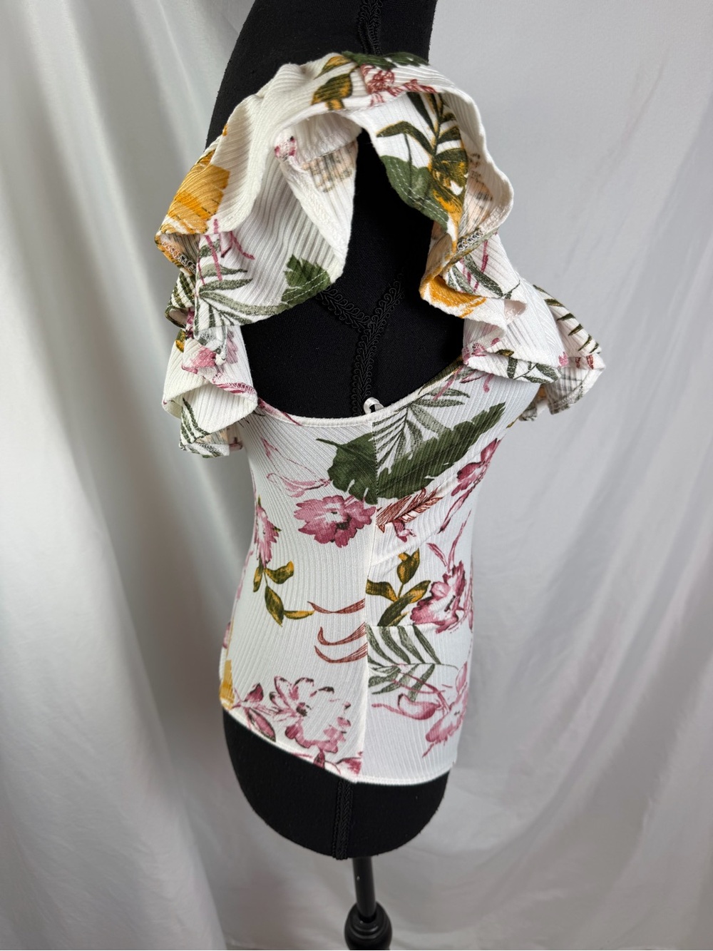 ASTR the Label Floral Ruffle Top Ribbed Stretch Romantic Boho Bodysuit Small - Picture 8 of 13